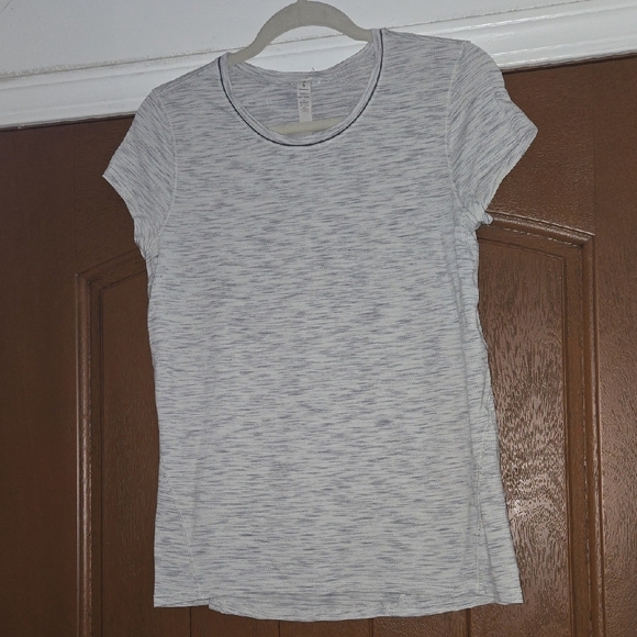 Lululemon Another Mile Short Sleeve Size 8 - Picture 3 of 6